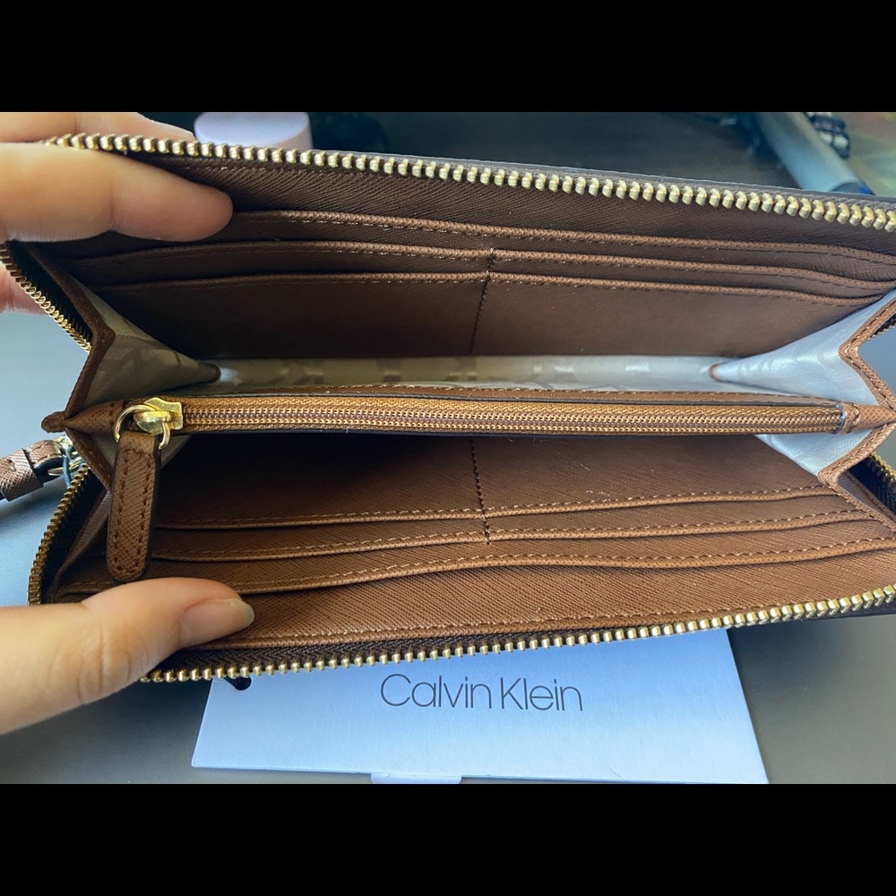 CALVIN KLEIN Monogram Logo Zip Continental Wallet - Picture 6 of 8